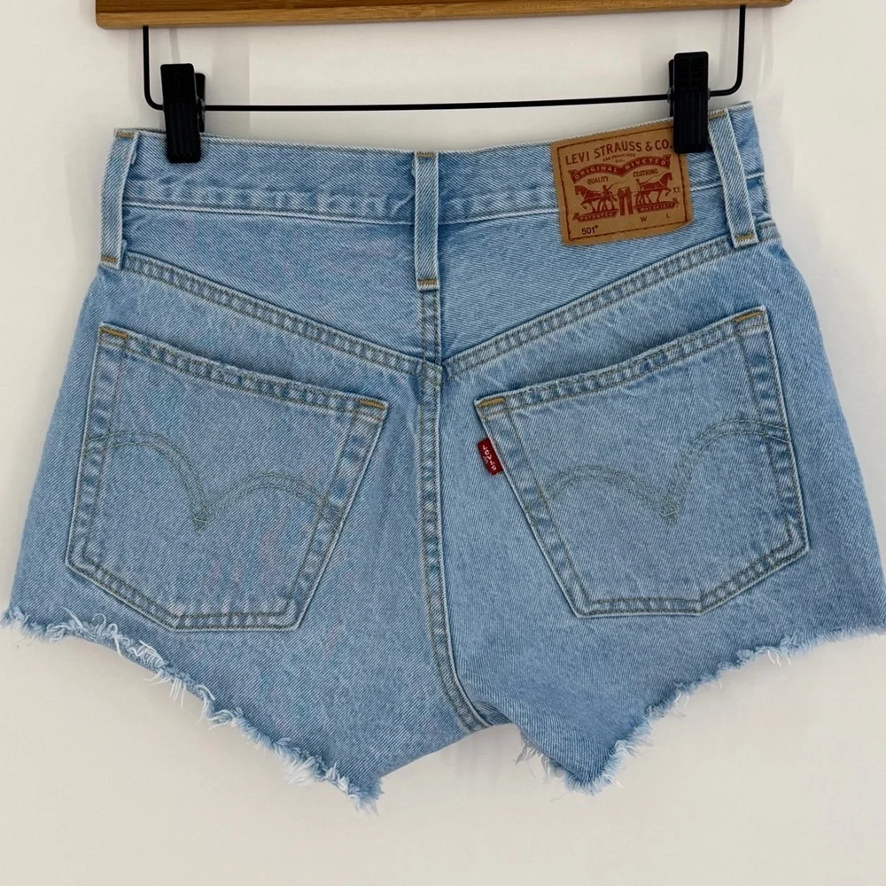 Levi's 501 Women's Cut-Off Denim Shorts Light Wash Button Fly Size 24